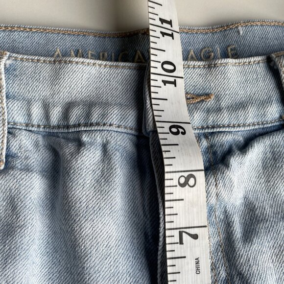 American Eagle Relaxed Short Women's 4 Light Wash Denim Raw Hem Stretch Strigid - Picture 10 of 11